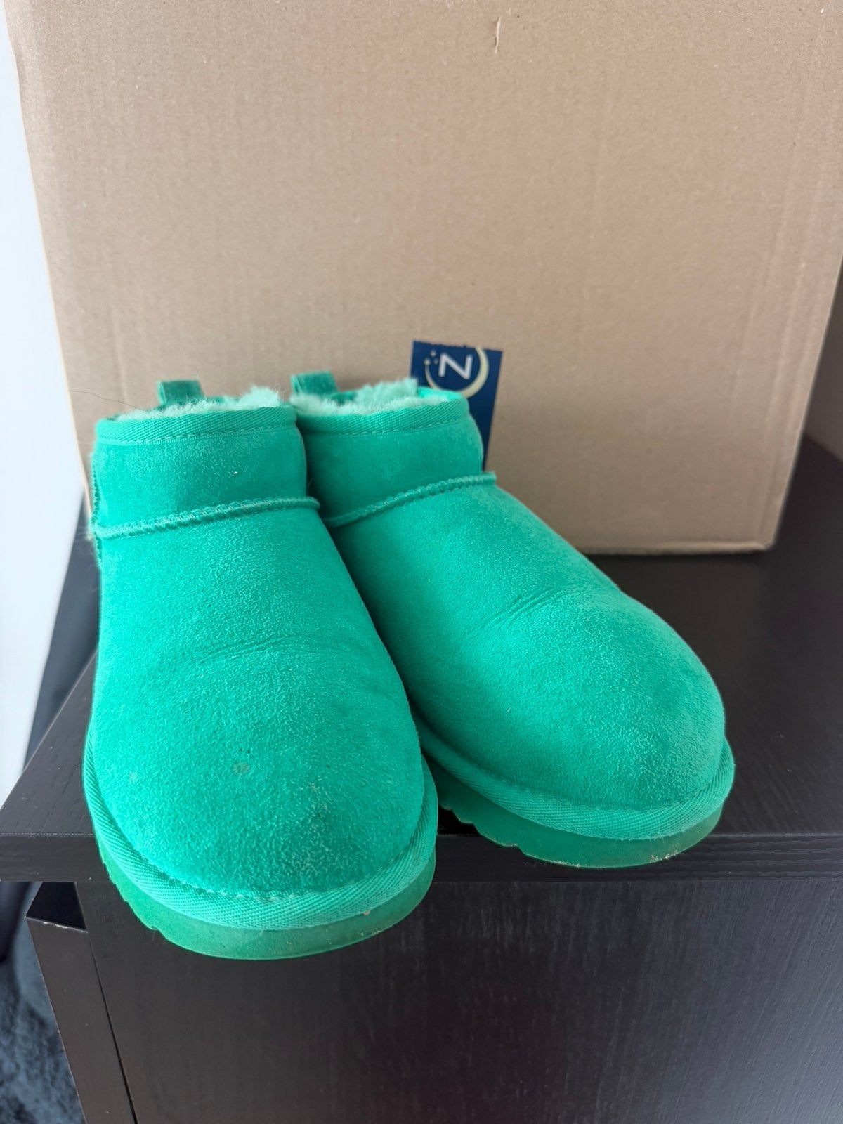 Ugg mini, Ophalen of Verzenden, Zo goed als nieuw, Groen