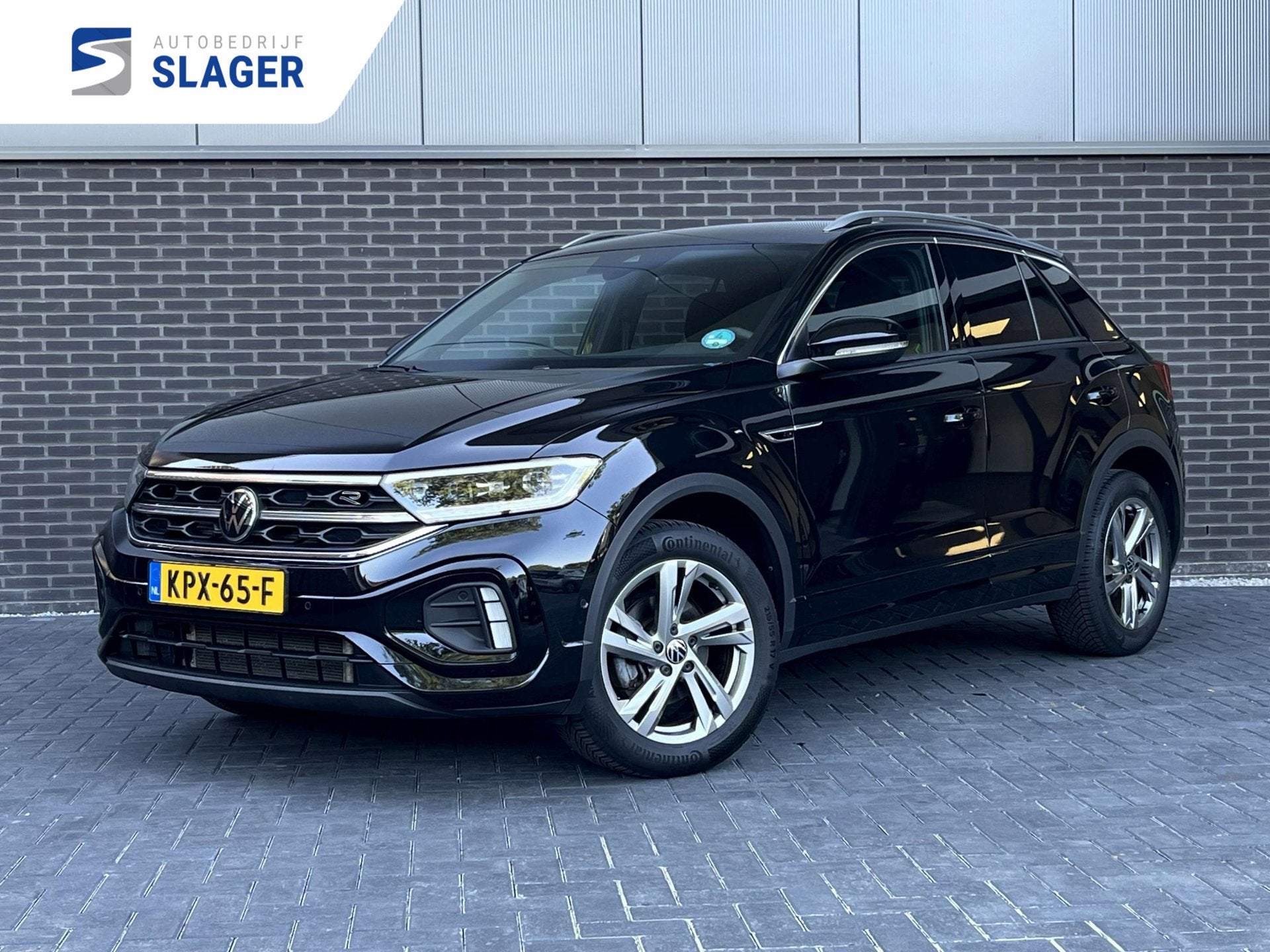 Volkswagen T-ROC 1.5 TSI R-Line Edition | Trekhaak | IQ | AC, 4 cilinders, 150 pk, Zwart, Bedrijf