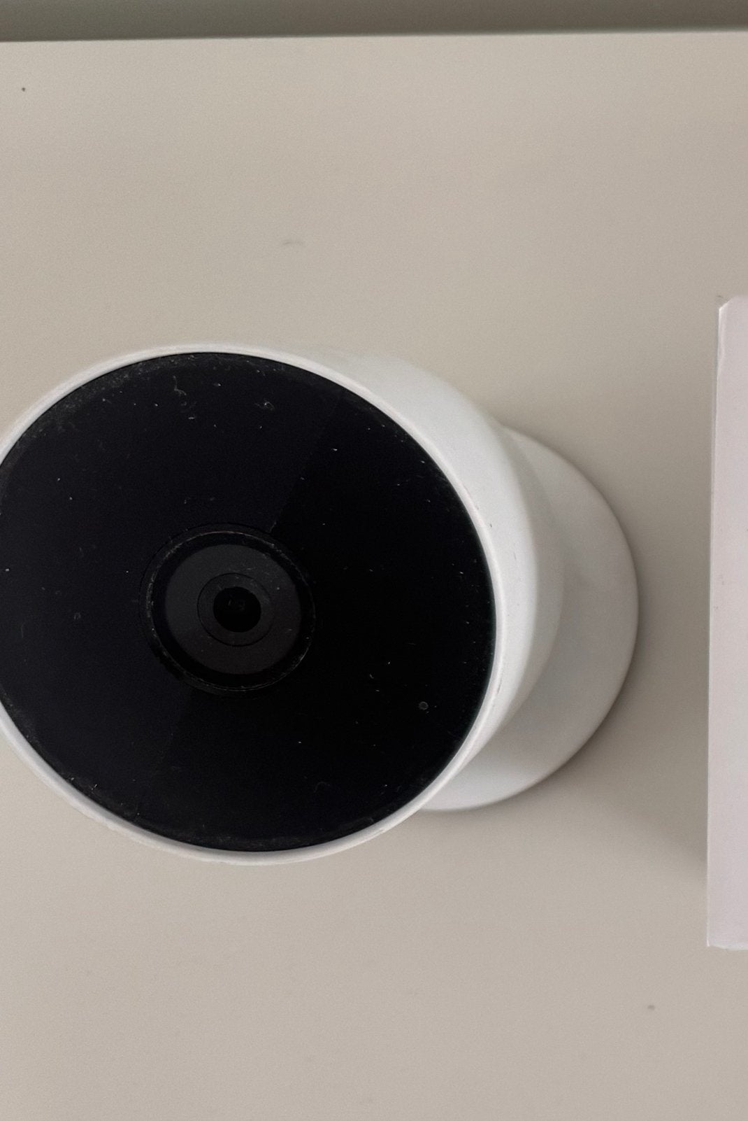 Nest Cam Outdoor - Zo goed als nieuw met extra's, Ophalen of Verzenden, Zo goed als nieuw, Buitencamera