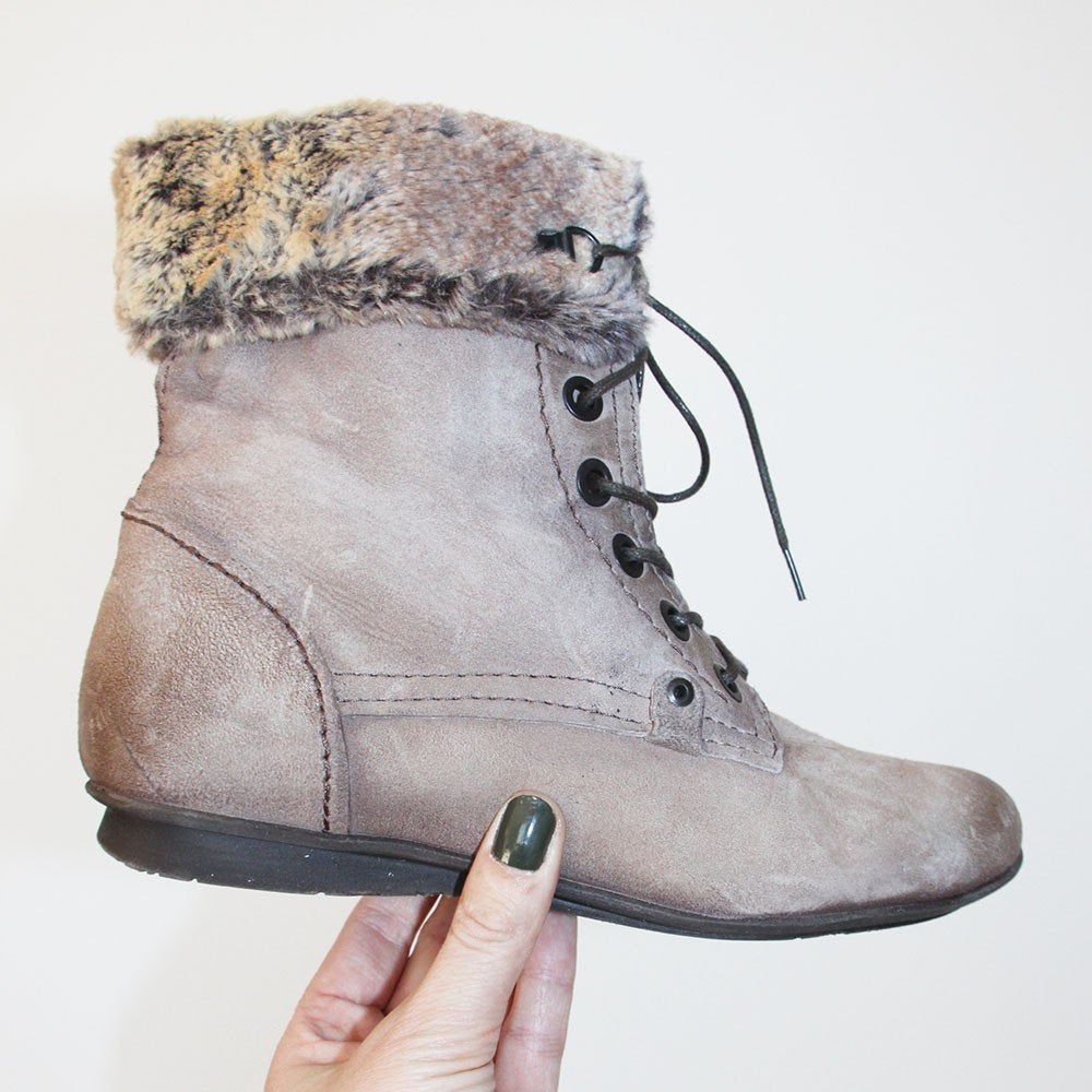 Suede Gevoerde Piedi Nudi Laarsjes -s13 (Maat 38) € 60,-, Overige kleuren, Lage of Enkellaarzen, Ophalen of Verzenden, Zo goed als nieuw