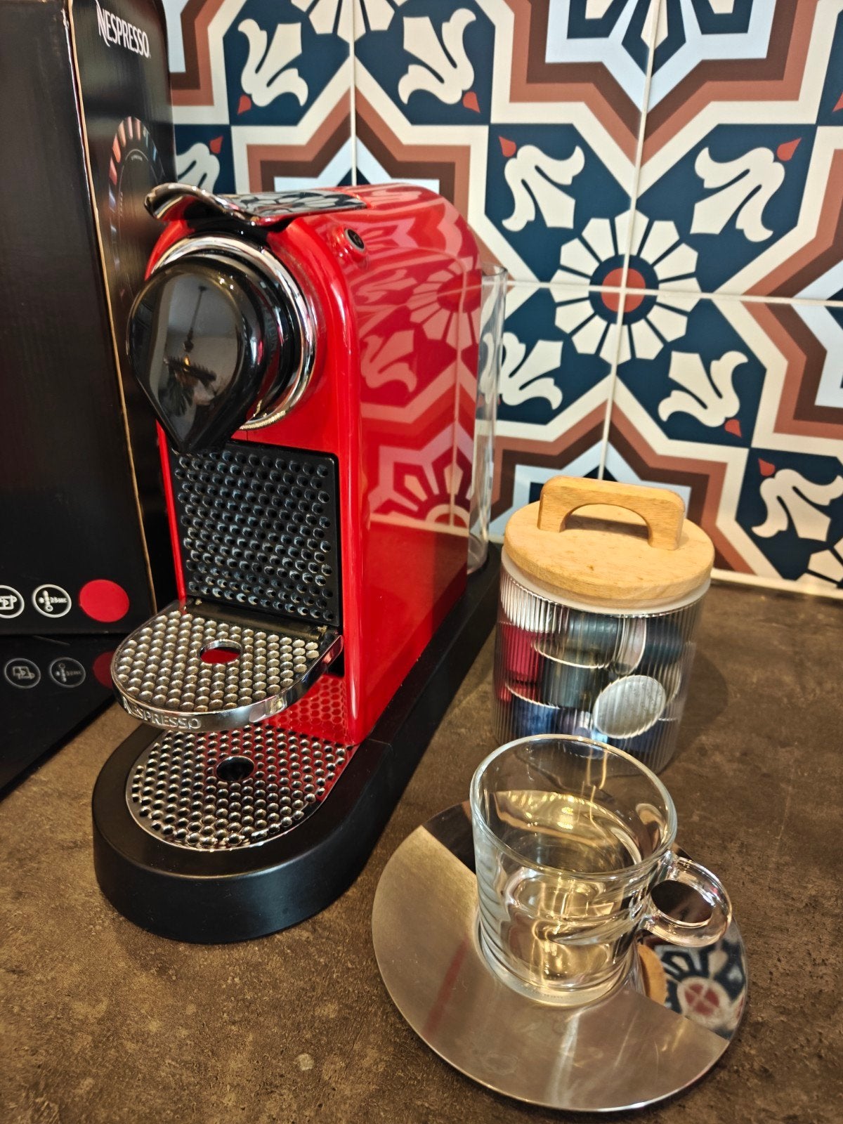 Nespresso Citiz koffiemachine rood, Ophalen, Espresso apparaat, Zo goed als nieuw, 1 kopje