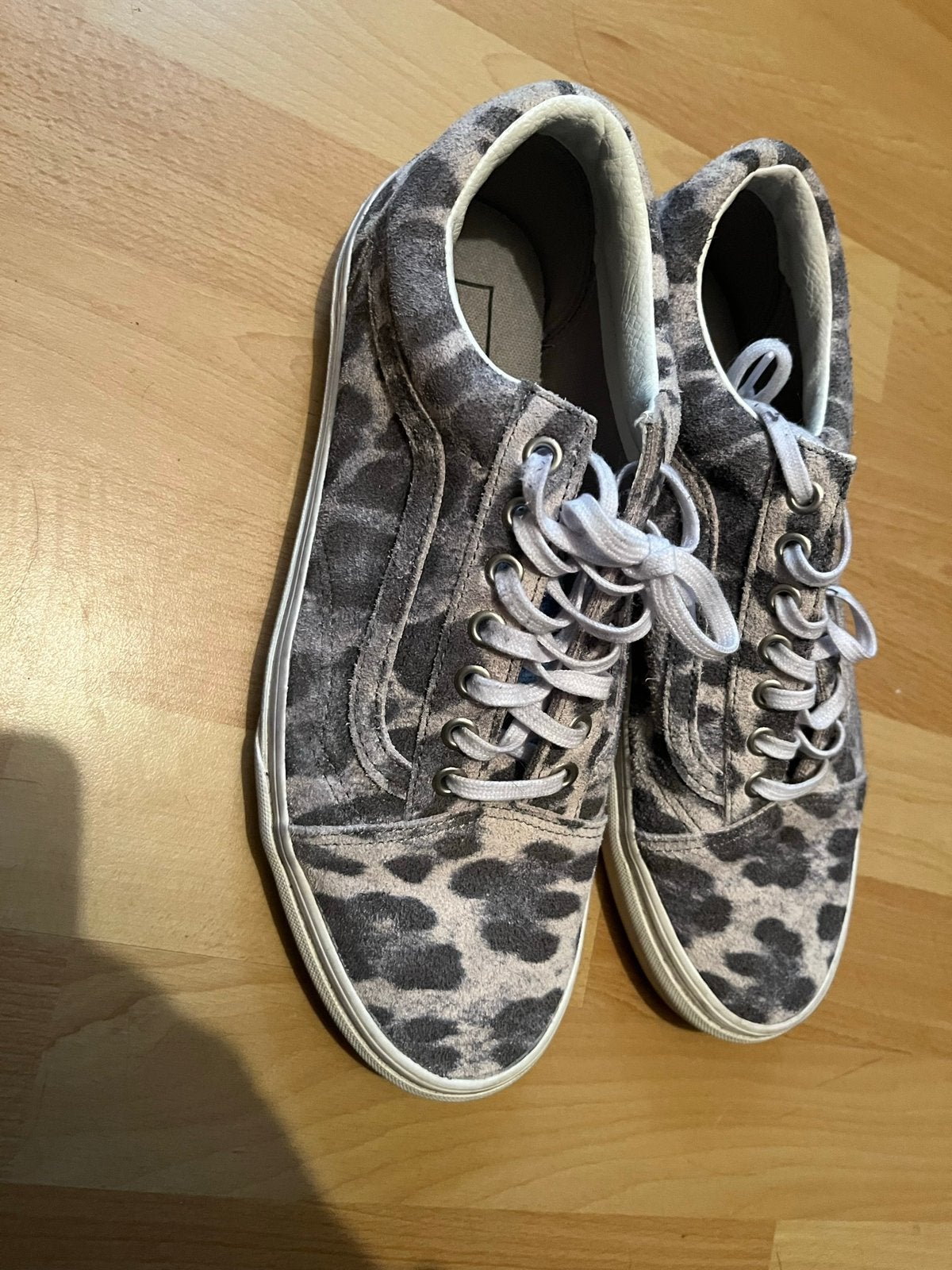 Vans panterprint grijs zwart maat 42 leer, Kleding | Dames, Ophalen of Verzenden, Gedragen, Zwart, Sneakers of Gympen
