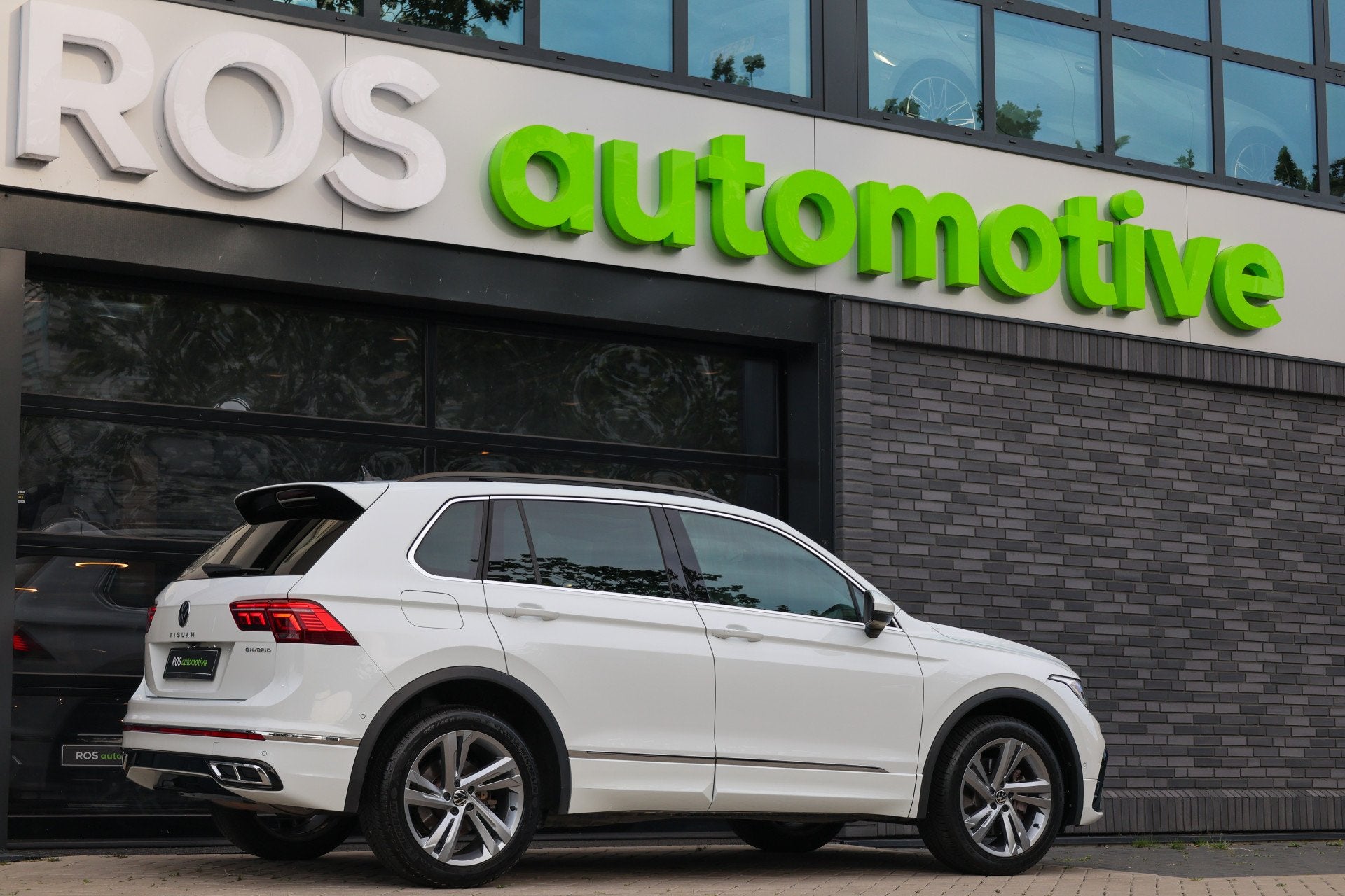 Foto 2 van Volkswagen Tiguan 1.4 TSI eHybrid R-Line Business | BTW | PA