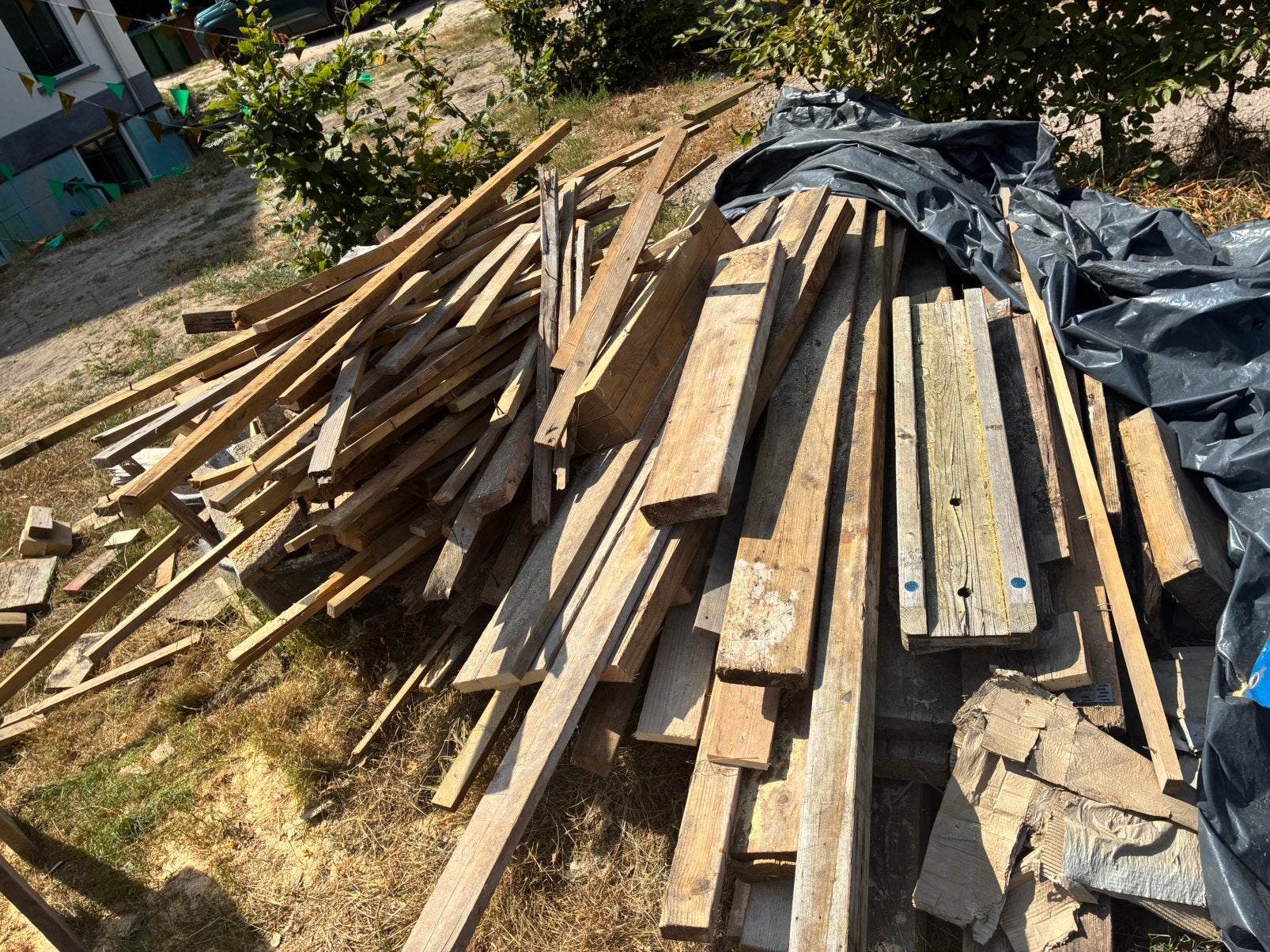 GRATIS: Oud hout, brandhout voor kampvuur of buitenkachel, 3 tot 6 m³, Ophalen