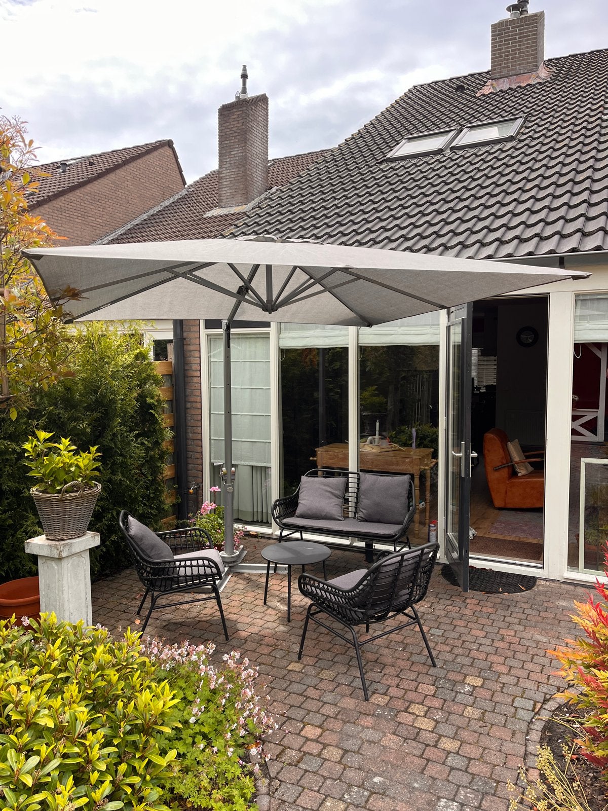 BOREK Zweefparasol - Grijs - in hele goede staat, Ophalen, Gebruikt, Kantelbaar, 2 tot 3 meter