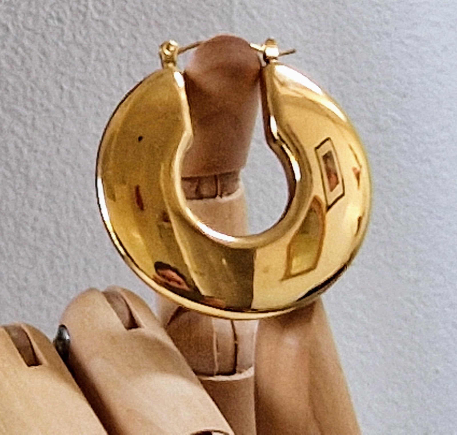 Goudkleurige loops, Sieraden, Tassen en Uiterlijk, Oorbellen, Overige materialen, Hangers, Ophalen of Verzenden, Zo goed als nieuw