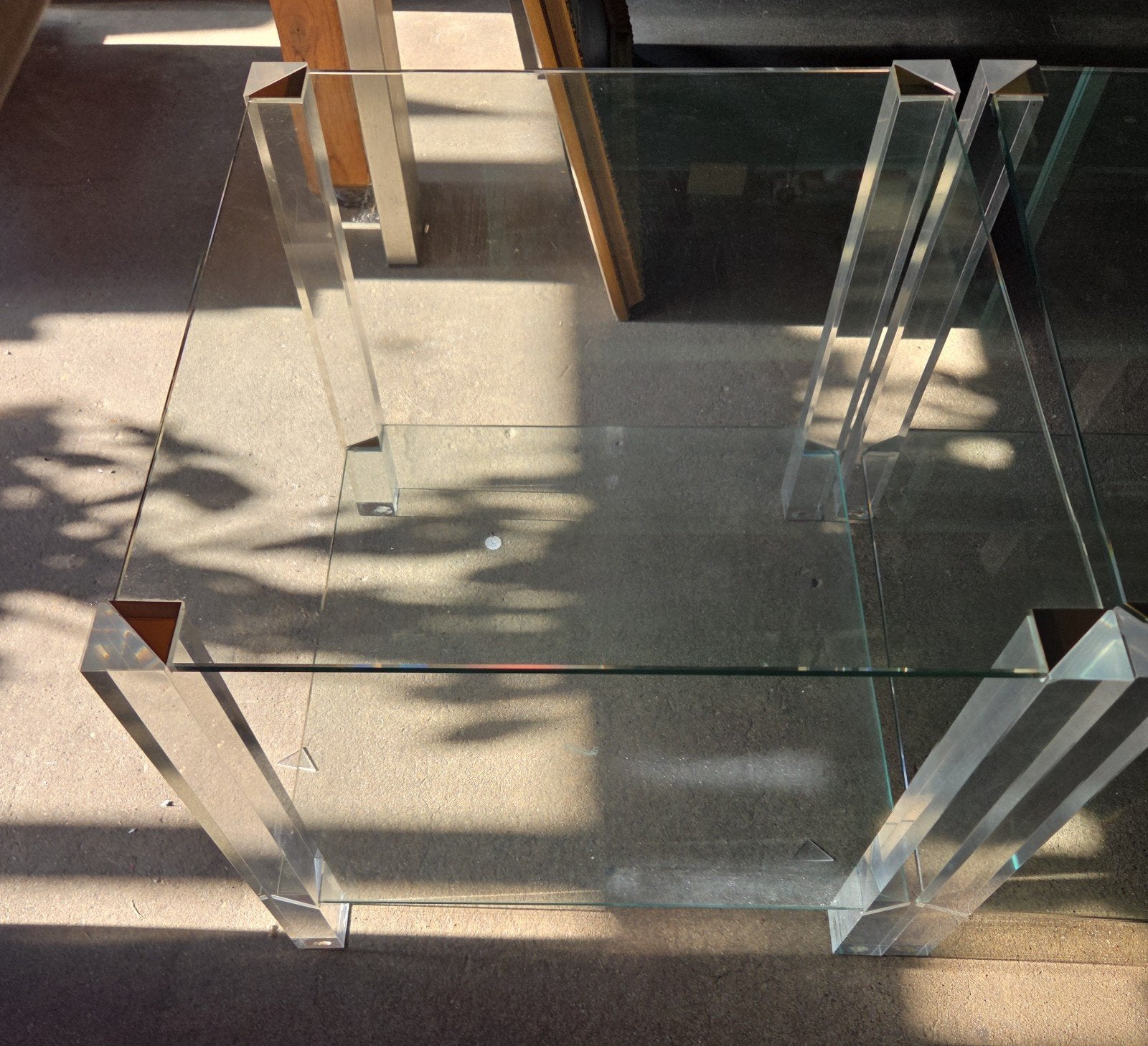 vintage bijzettafel plexiglas (acrylaat) en veiligheidsglas, Huis en Inrichting, Tafels | Bijzettafels, Minder dan 55 cm, Gebruikt