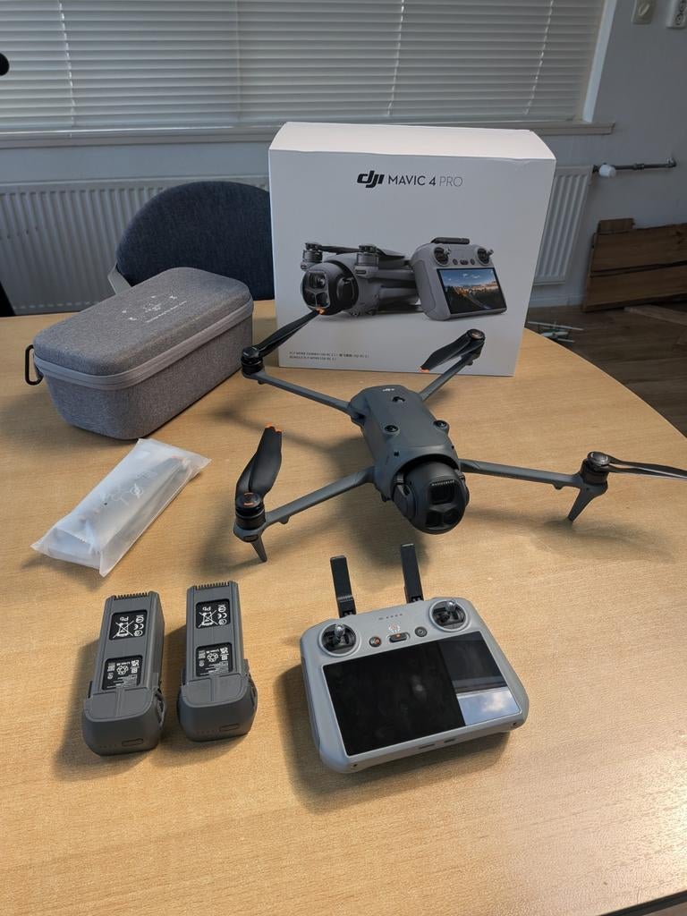 DJI Mavic 4 Pro Fly More Combo met RC 2 en 3 accu's, Audio, Tv en Foto, Drones, Ophalen of Verzenden