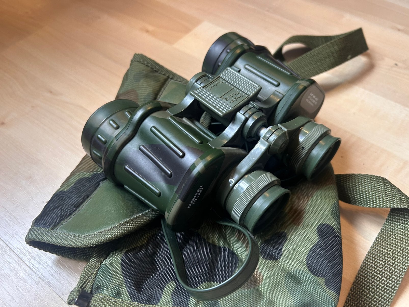 Verrekijker Bushnell ista-focus camo, Audio, Tv en Foto, Optische apparatuur | Verrekijkers, Ophalen of Verzenden, Zo goed als nieuw