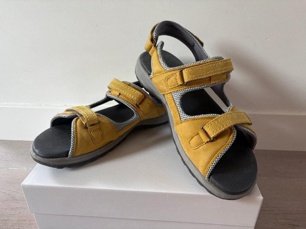 Sandalen van Helvesko maat 41  ZGAN!!, Kleding | Dames, Schoenen, Verzenden, Geel, Sandalen of Muiltjes, Zo goed als nieuw