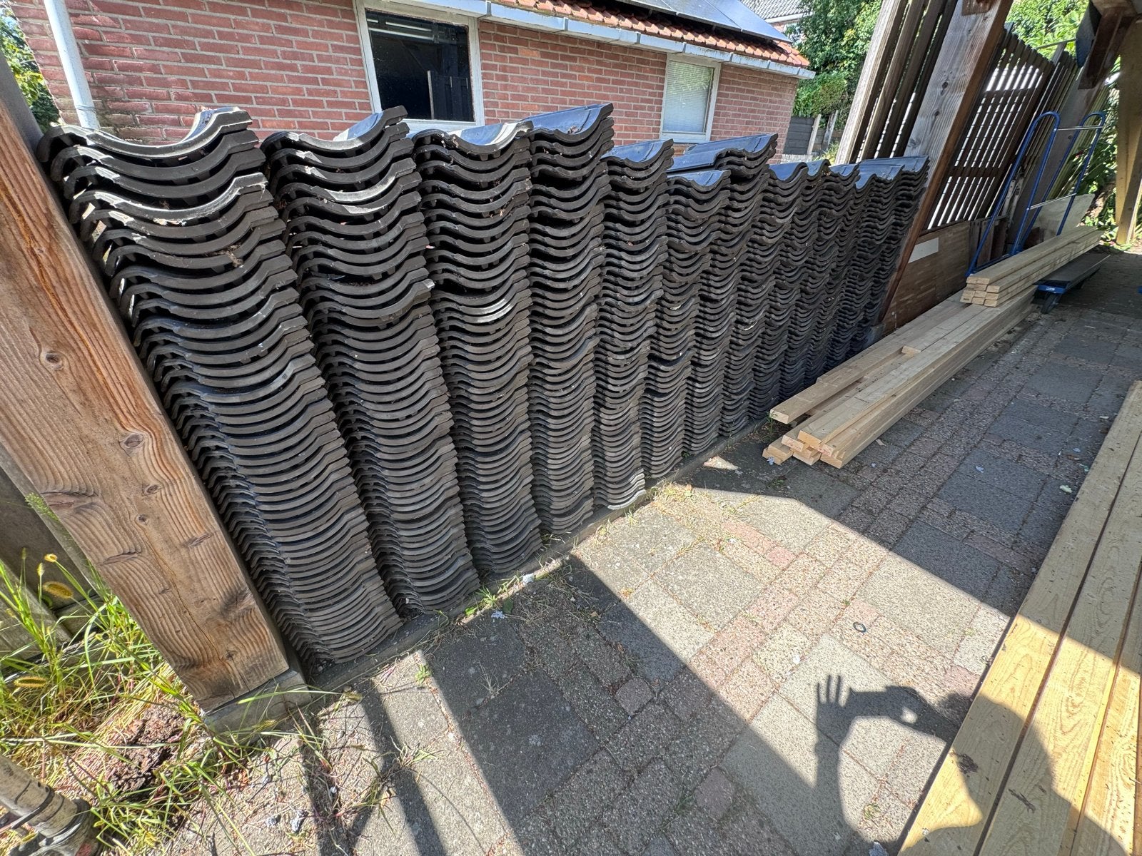 1200 OVH Koramic dakpannen 1 euro per stuk. 5 jaar oud, Doe-het-zelf en Verbouw, Dakpannen en Dakbedekking, Ophalen, Gebruikt