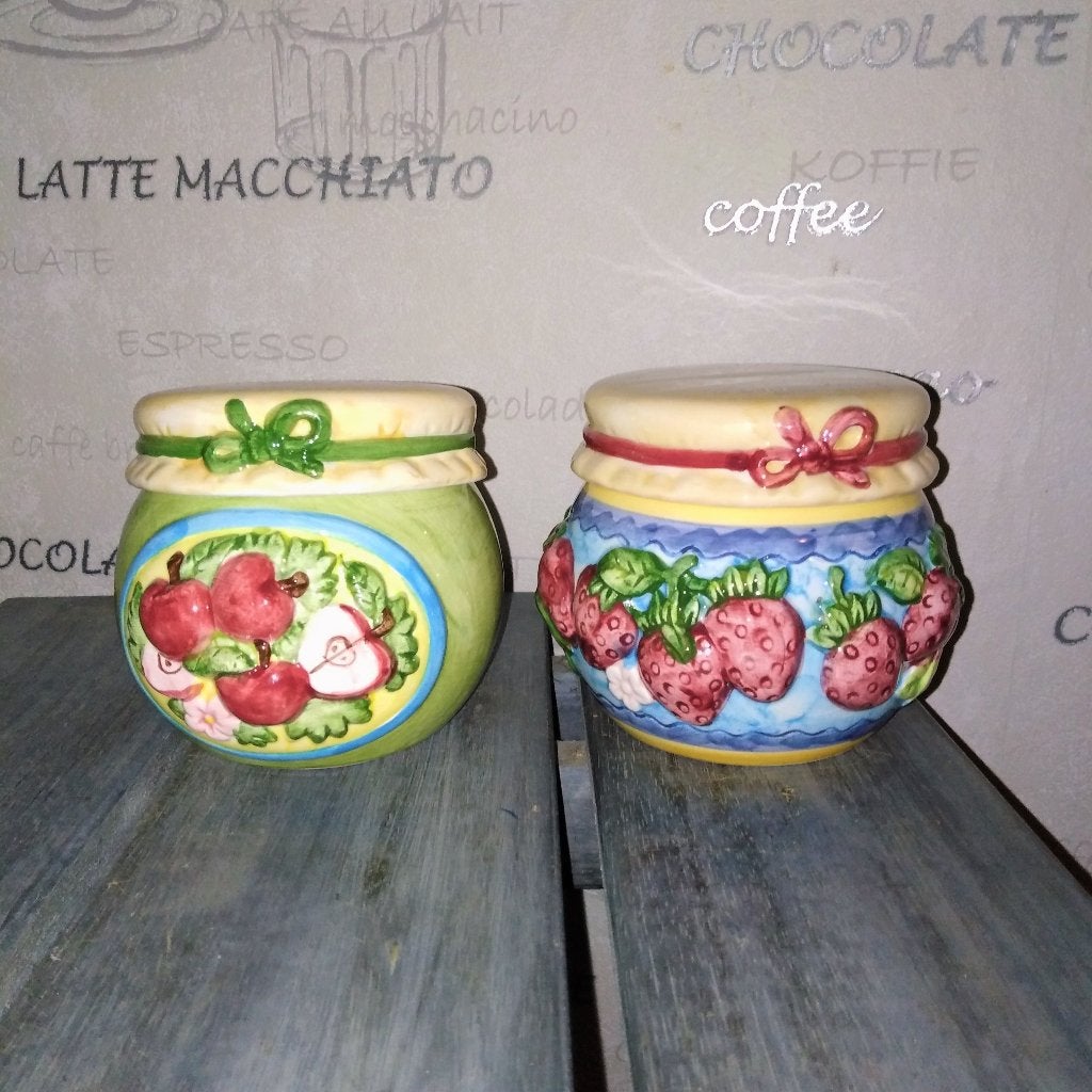 Aardbeienjam pot en appelmoes pot in relief van keramiek, Ophalen, Keramiek, Overige typen, Zo goed als nieuw