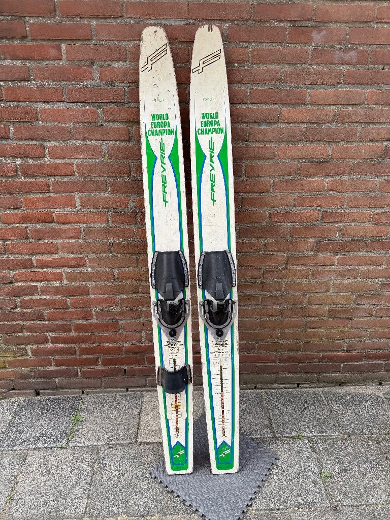 2 paar waterski's, Watersport en Boten, Ophalen, Gebruikt, 130 tot 160 cm, Waterski's