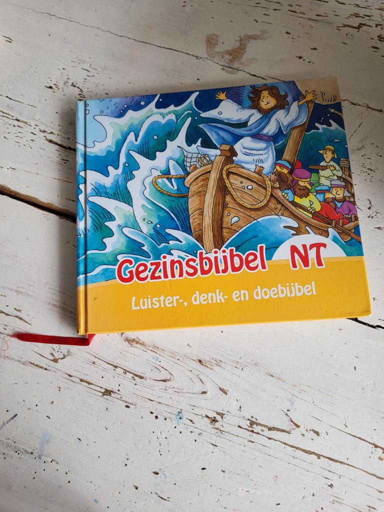 Gezinsbijbel NT, Ophalen of Verzenden, Zo goed als nieuw