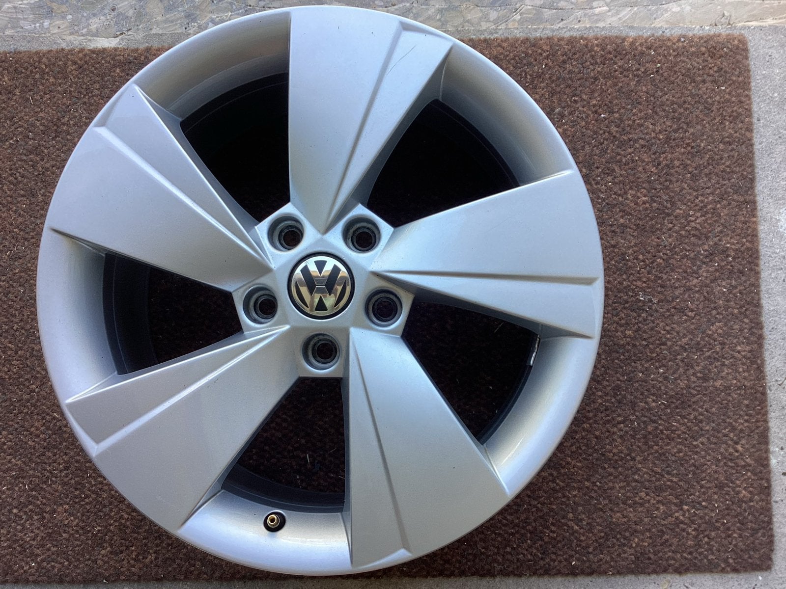 Volkswagen Velg 17 inch - Zo goed als nieuw, Auto diversen, Tuning en Styling, Ophalen