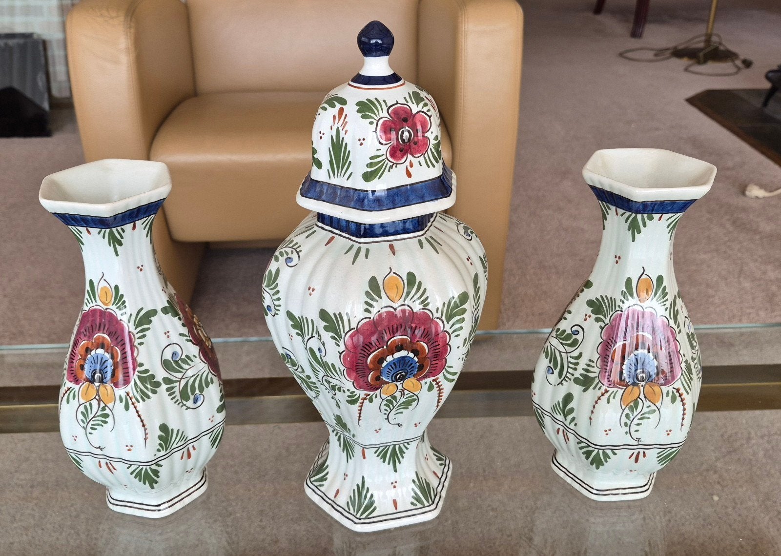 Drie polychrome Delfts aardewerk vazen, handgeschilderd, Antiek en Kunst, Ophalen