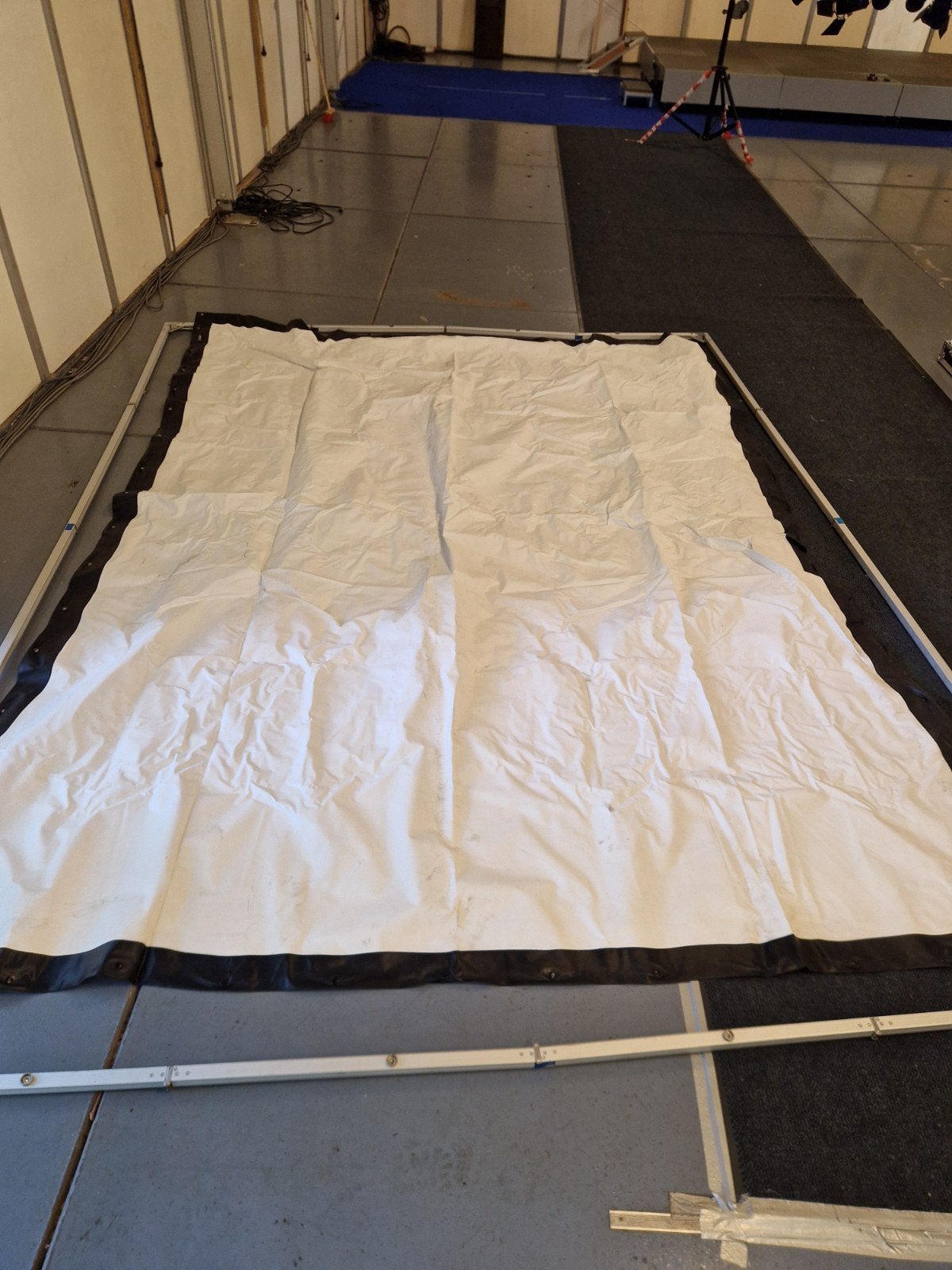 Gebruikte projectiescherm frame met doek, Ophalen, Gebruikt