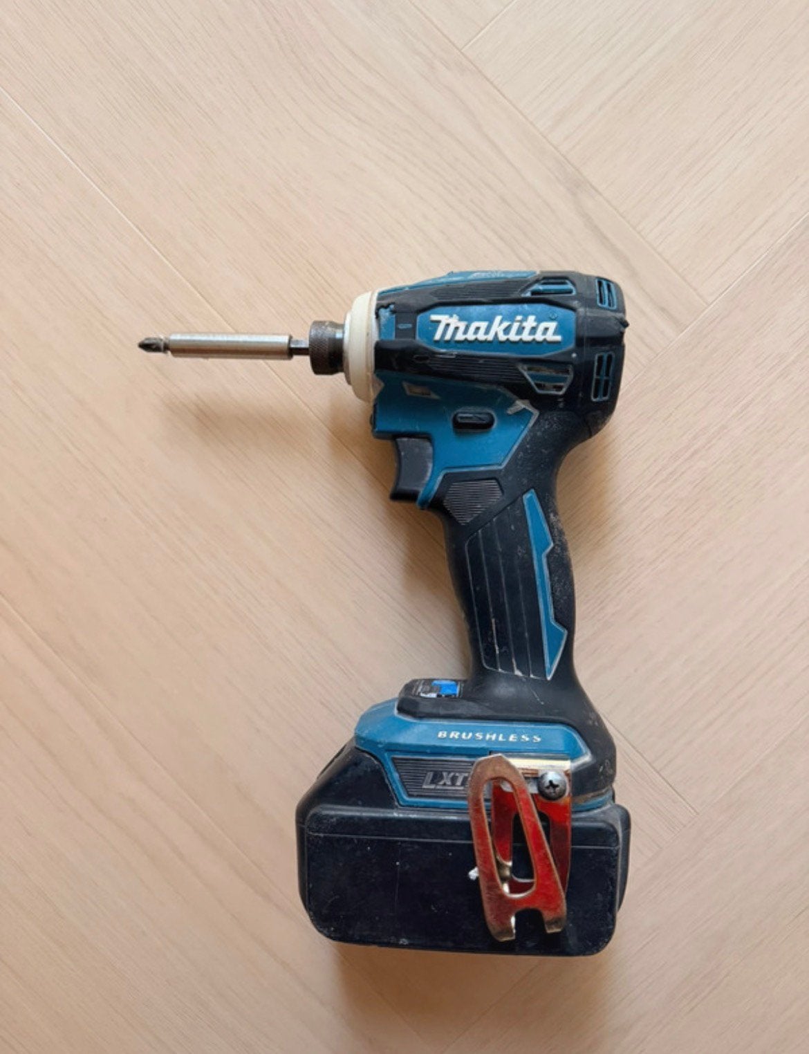 Makita schroeftol, incl accu, Doe-het-zelf en Verbouw, Gereedschap | Boormachines, Ophalen of Verzenden, Zo goed als nieuw, Boor- en Schroefmachine