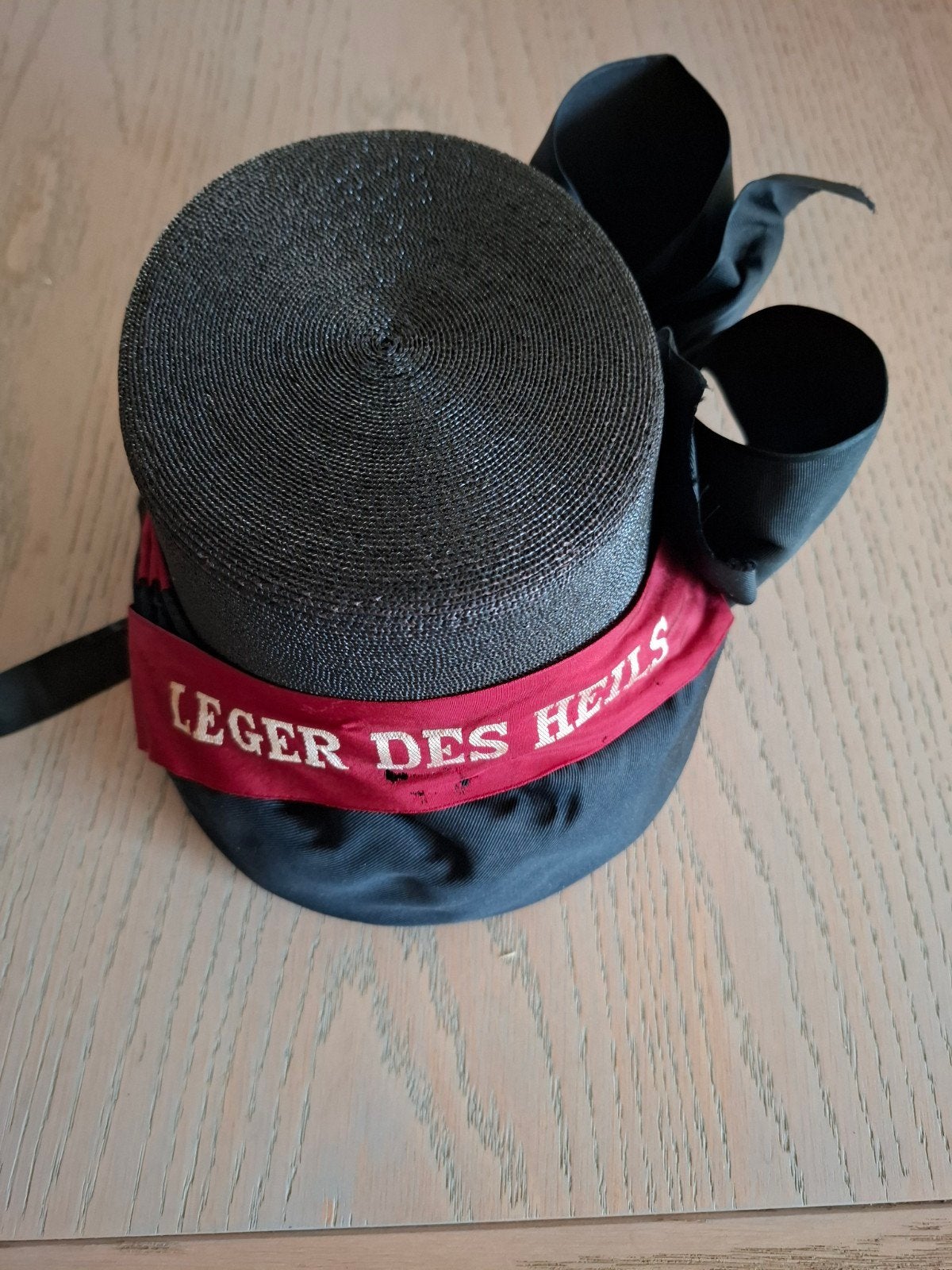 Vintage Leger des Heils Dames Hoed Zwart Rode Band kaphoed, Ophalen of Verzenden, Dames, Leger des Heils