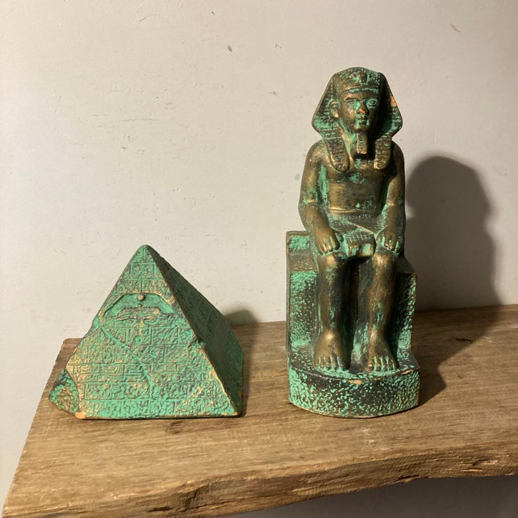 Egyptische beeldjes: Farao en Piramide (Keramiek), Ophalen of Verzenden