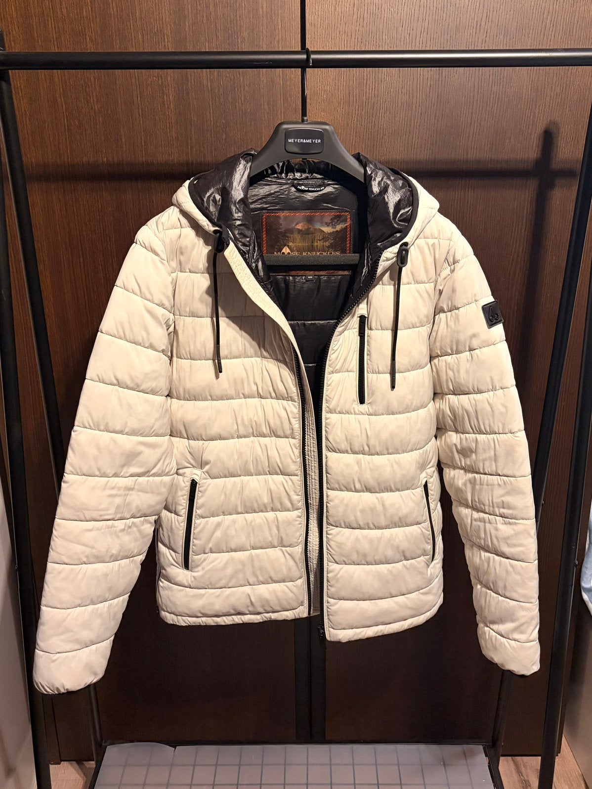 Moose Knuckles Heren Cloud Donsjack Puffer Jas Wit Maat M/L, Verzenden, Zo goed als nieuw, Maat 52/54 (L), Beige