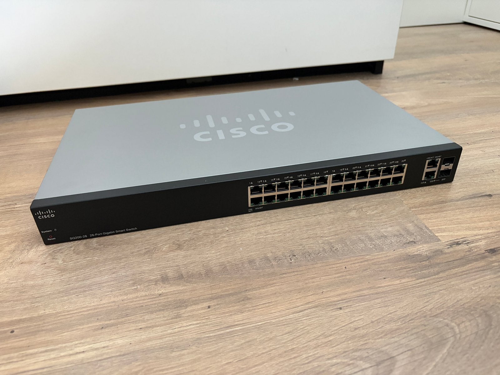CISCO SG200-26 Gigabit Smart Switch, Ophalen of Verzenden, Gebruikt
