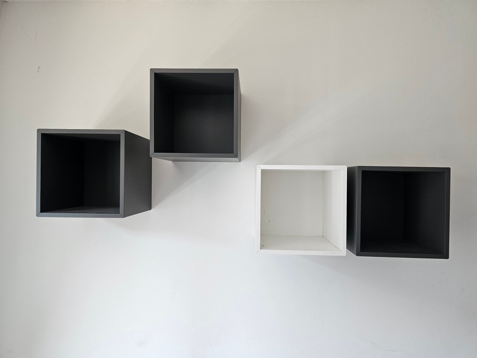 Set van 4 kubus wandplanken (grijs/wit), Huis en Inrichting, Ophalen, Gebruikt