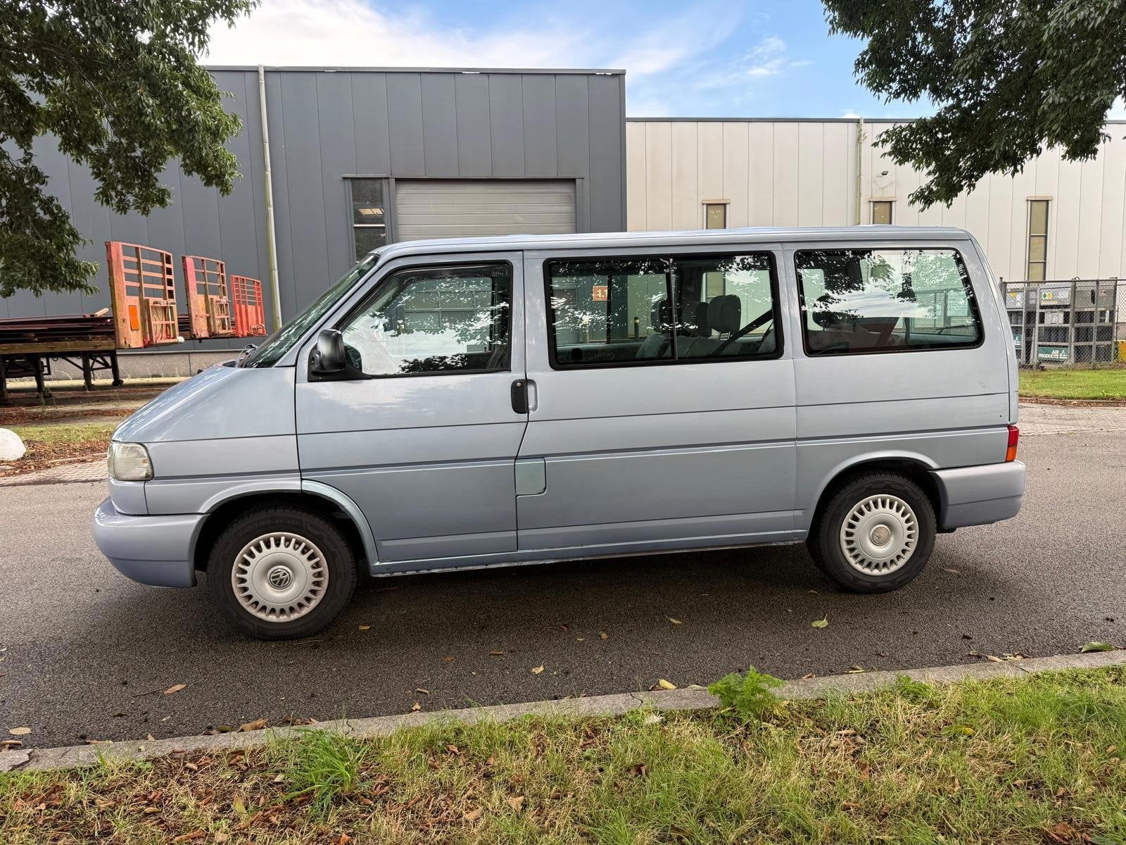 Volkswagen Transporter Kombi 2.5 CARAVELLE V. B 81 KW 9 pers, Gebruikt, 700 kg, Blauw, Bedrijf