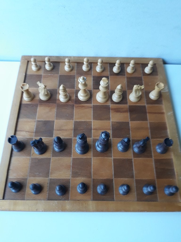 Schaak en damspellen + bord, Hobby en Vrije tijd, Gezelschapsspellen | Bordspellen, Gebruikt, Een of twee spelers, Ophalen of Verzenden