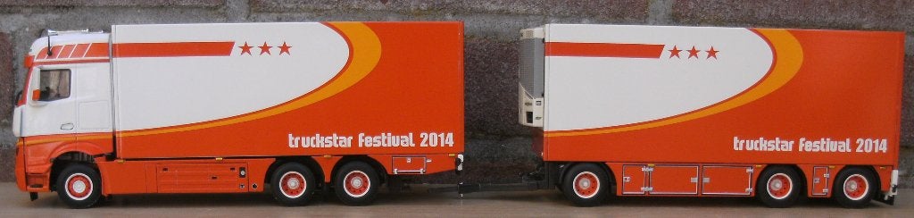 (38) . MERCEDES - truckstar festival 2014 . WSI . 1/50 ., Ophalen of Verzenden, Zo goed als nieuw, Bus of Vrachtwagen, Wsi