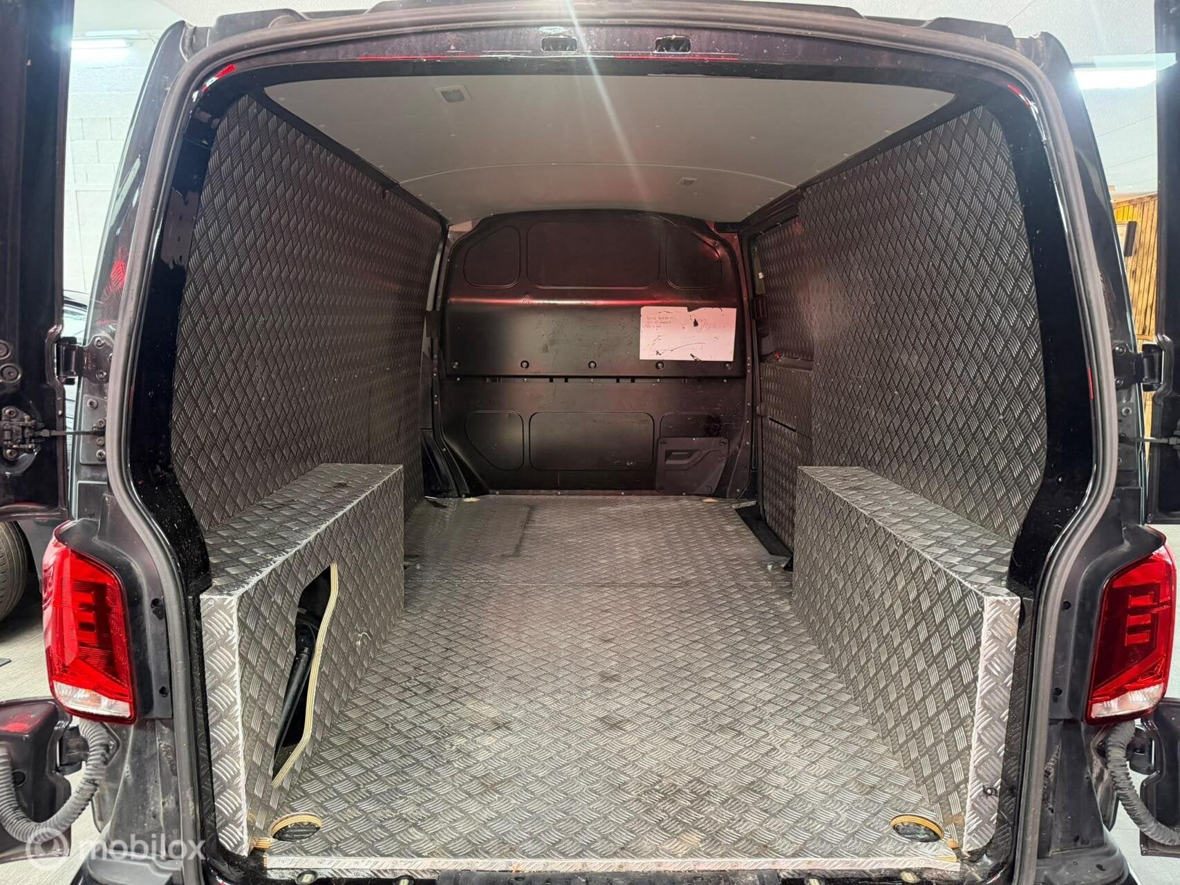 Volkswagen Transporter 2.0 TDI L2H1|A.Camera|Carplay|DSG, Automaat, Start-stop-systeem, Gebruikt, 4 cilinders