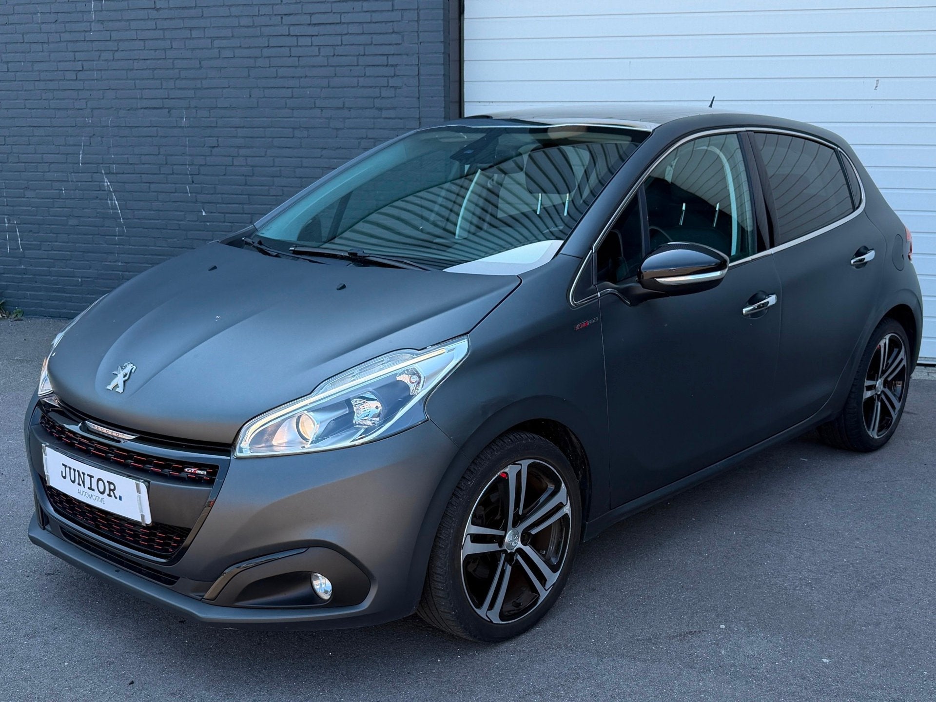 Peugeot 208 1.2 PureTech GT-line PANO/LEDER/CARPLAY/CAMERA/C, Voorwielaandrijving, Leder en Stof, 23 km/l, Origineel Nederlands