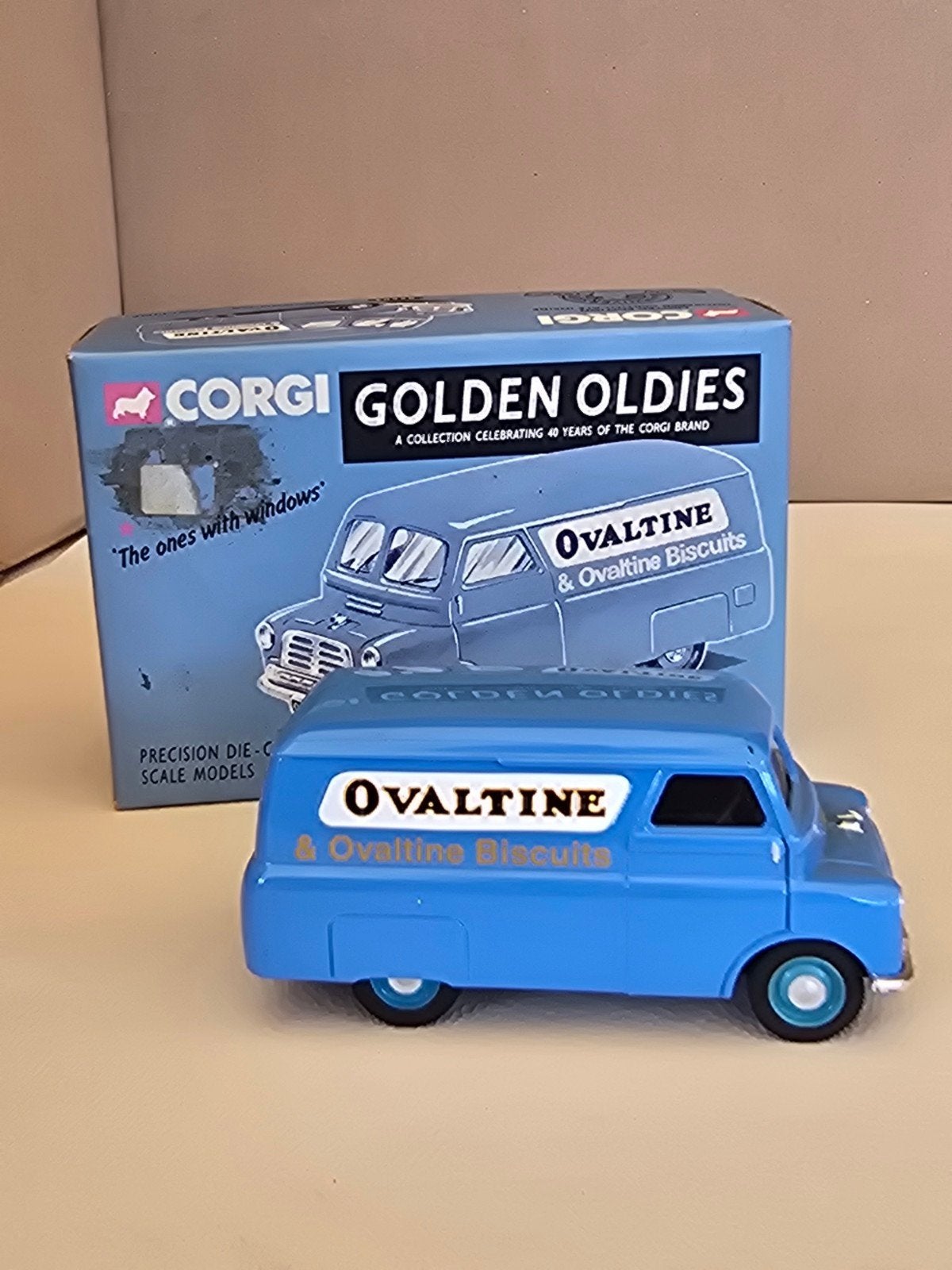 Corgi Golden Oldies Bedford CA Ovaltine Bestelbusje, Verzenden, Zo goed als nieuw, Bus of Vrachtwagen, Corgi