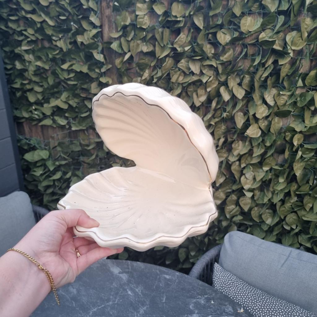 Decoratieve Schelp Schaal - Crèmekleurig, Porselein of Keramiek, Schaal, Ophalen of Verzenden, Zo goed als nieuw