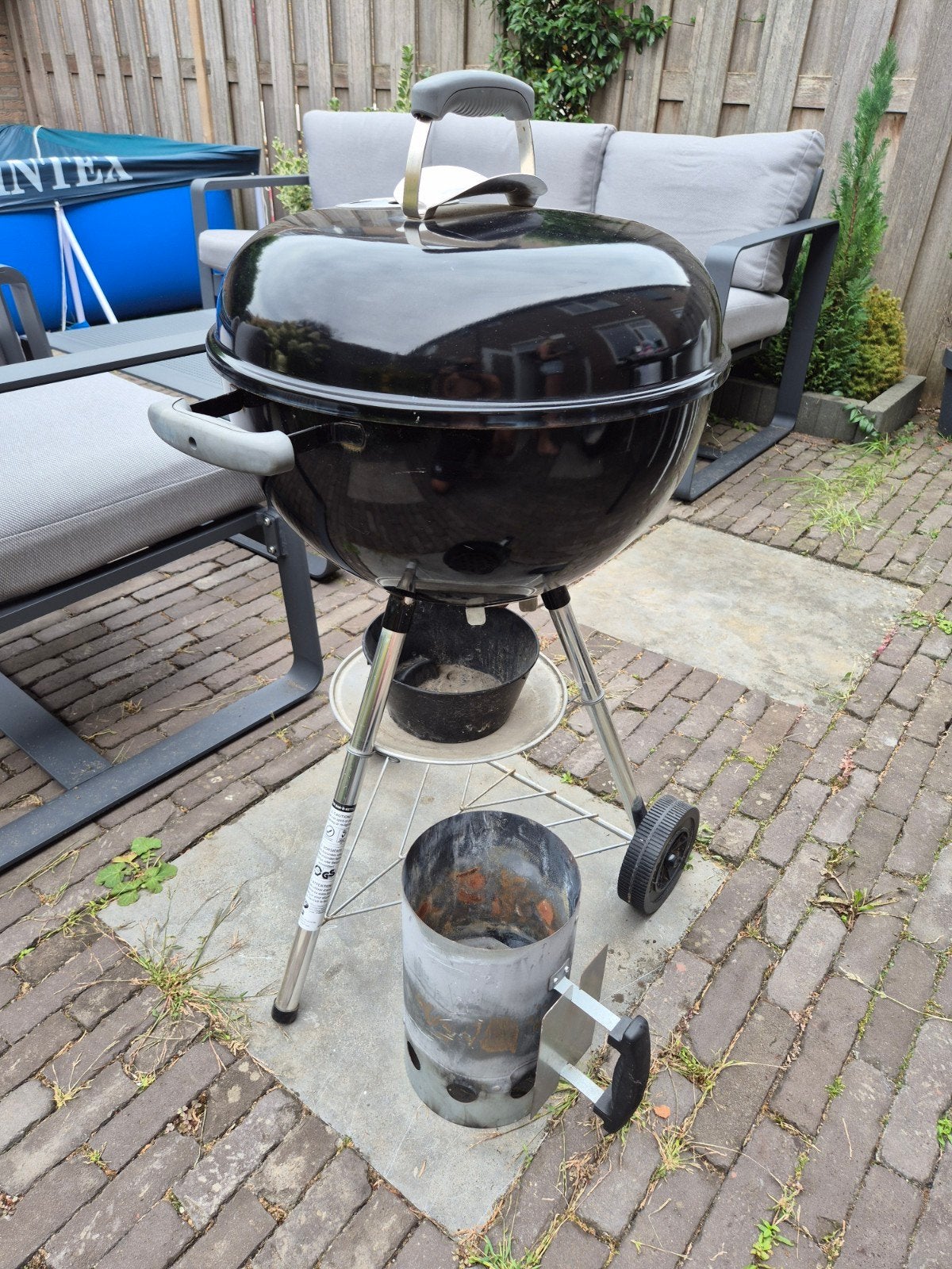 Weber barbecue 47cm inclusief houtskoolstarter, Ophalen, Gebruikt, Weber barbecue rond ca 47 cm, Met accessoires