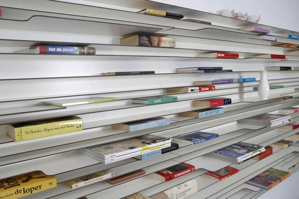 2x design boekenplank Paperback studio Parade (nw €1500), Ophalen, Zo goed als nieuw