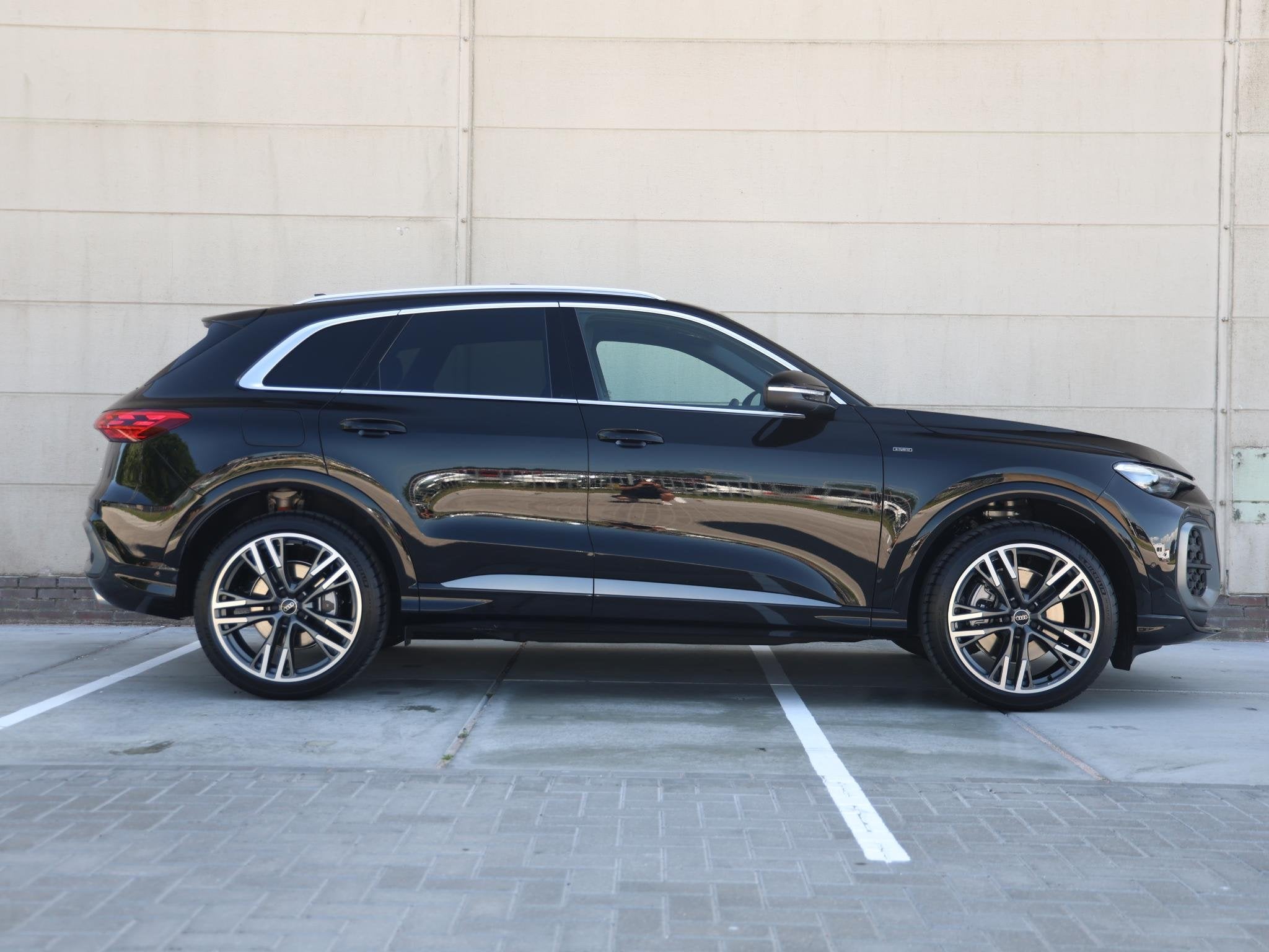 Audi Q5 S edition e-hybrid 299 PK | Panoramadak | Tech plus, Auto's, Automaat, Stof, 4 cilinders, 150 min
