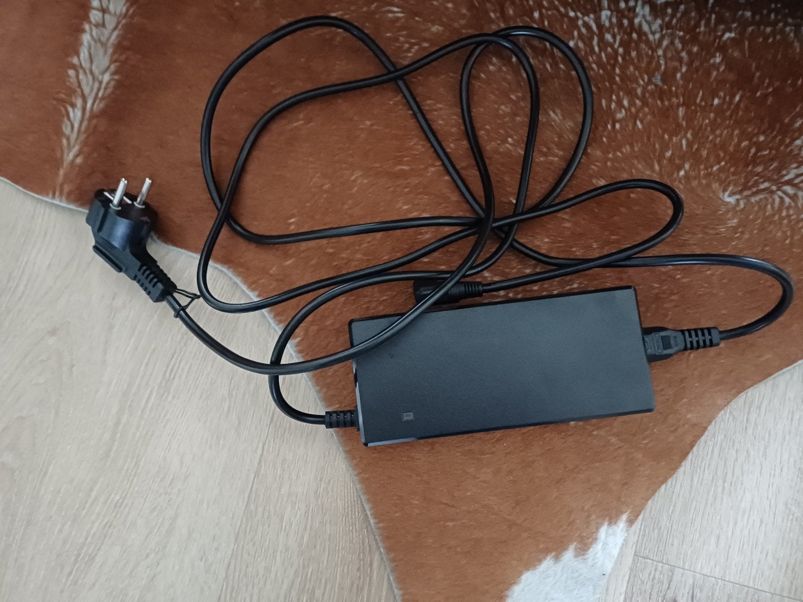 Nieuwe SANS Li-ion Acculader 42V 2.0A, Ophalen of Verzenden, Nieuw