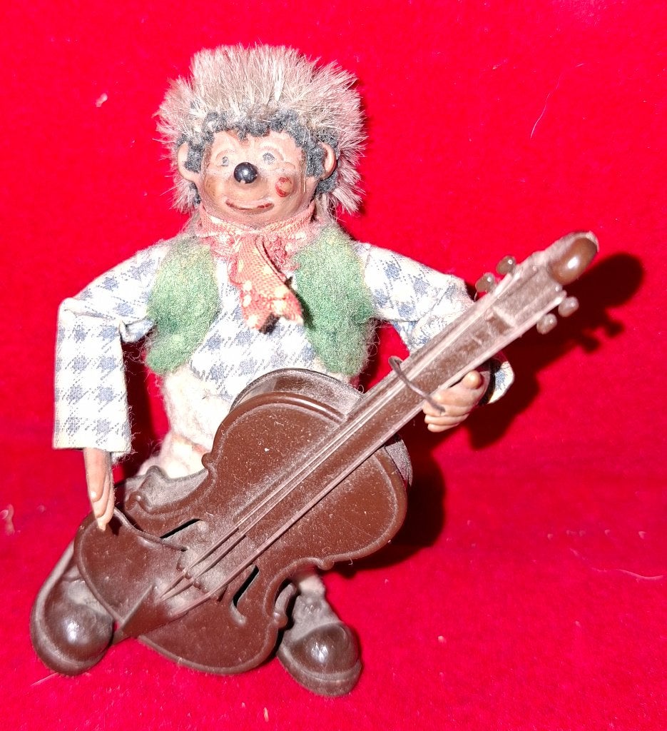 Oude Steiff Mecki: Basgitarist, jaren 50/60, Ophalen of Verzenden