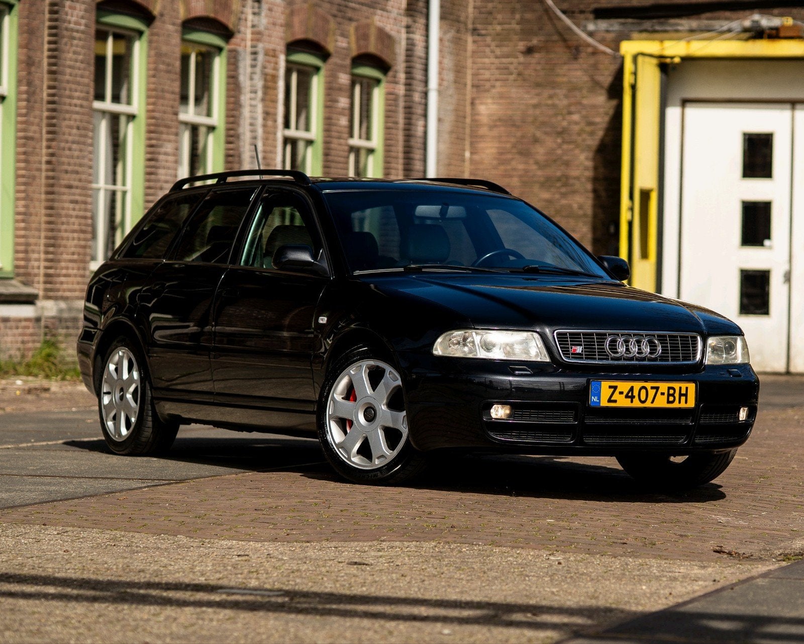 Audi S4 B5 Avant 2.7 Biturbo Quattro | K03S | nw Distributie, Beige, 2671 cc, Zwart, Handgeschakeld