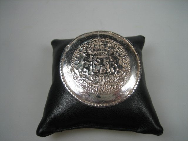 Antieke zilveren Broekstukken nu vermaakt als Broche 1905, Ophalen of Verzenden, Zilver, Broche