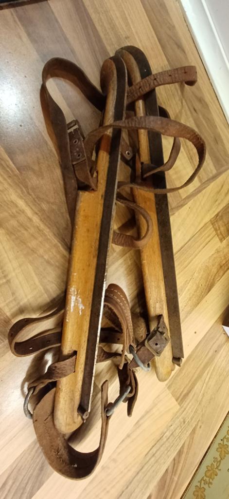 Vintage houten schaatsen met leren riemen, Ophalen of Verzenden