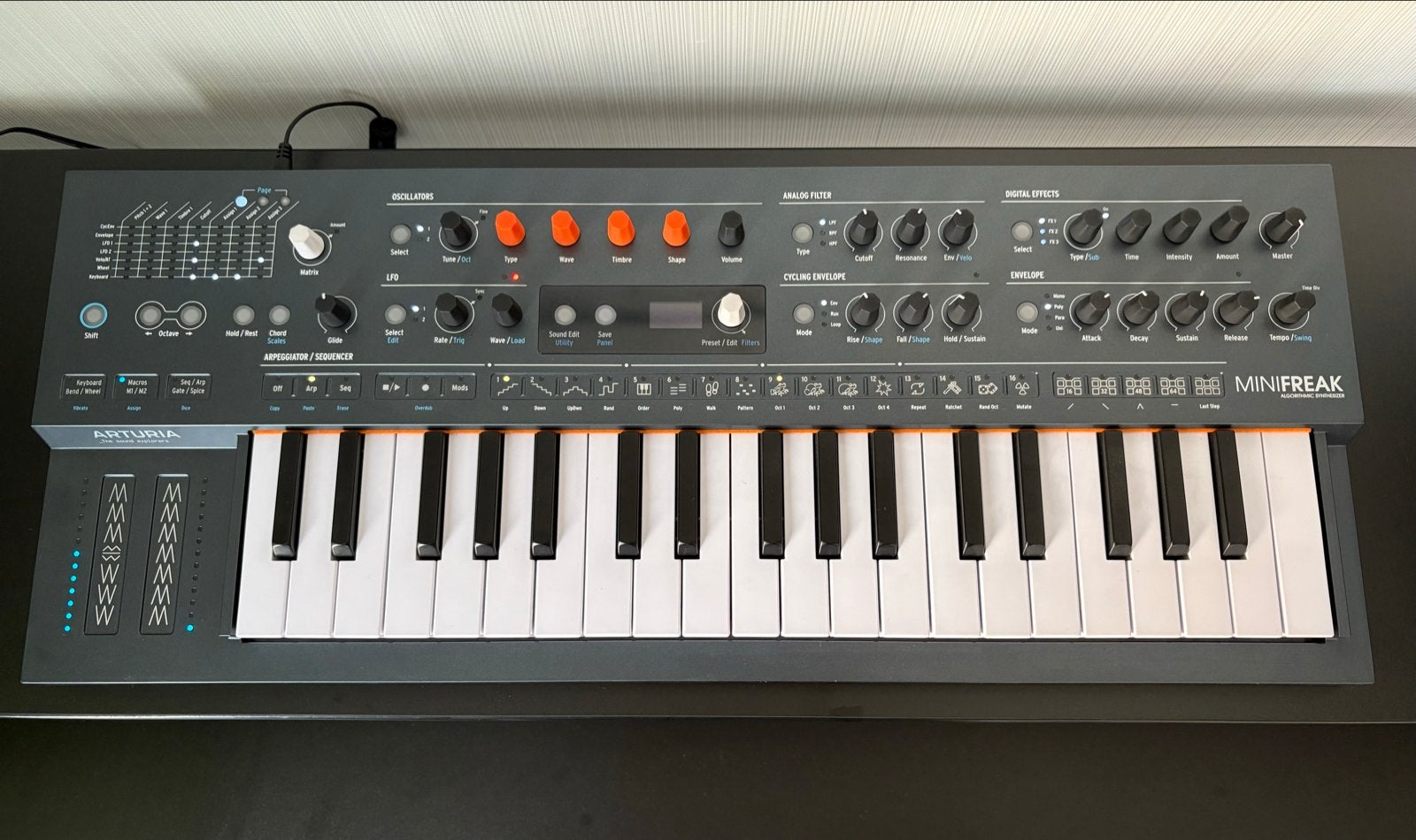 Arturia MiniFreak, Muziek en Instrumenten, Synthesizers, Overige aantallen, Zo goed als nieuw, Met midi-aansluiting, Ophalen