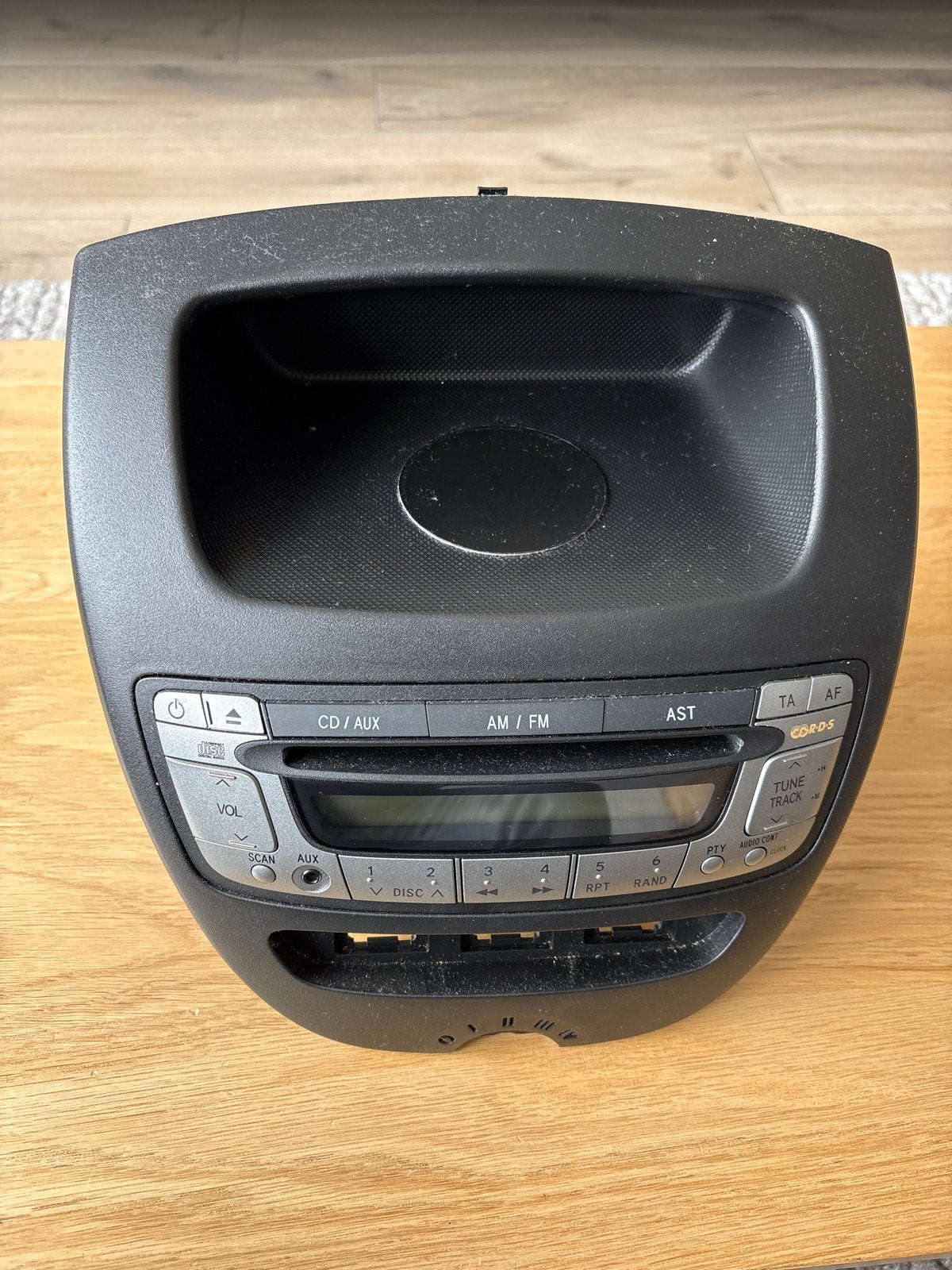 Autoradio Toyota Aygo met frontje, Ophalen of Verzenden, Gebruikt