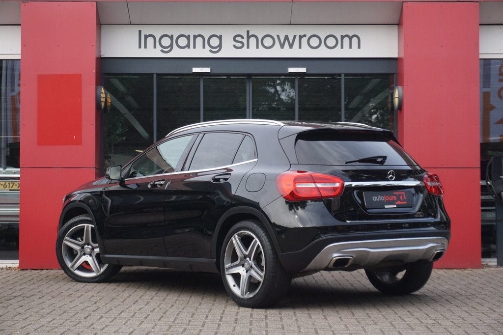 Mercedes-Benz GLA 200 Ambition | Rijklaar! | Airco | Navigat, Voorwielaandrijving, Gebruikt, Elektrische ramen, Leder en Stof
