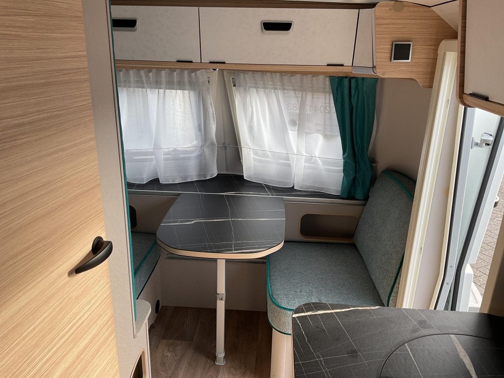 Eriba Touring 430 Harbour Blue € 6.000 voordeel!, Dwarsbed, Luifel, 4 tot 5 meter, Eriba