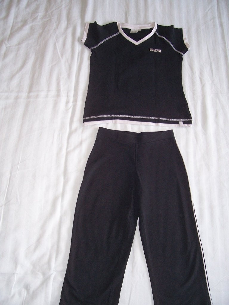 Mooi zwart met wit sporttenue merk Spnx in maat 140, Gebruikt, Meisje, Sport- of Zwemkleding, Ophalen of Verzenden