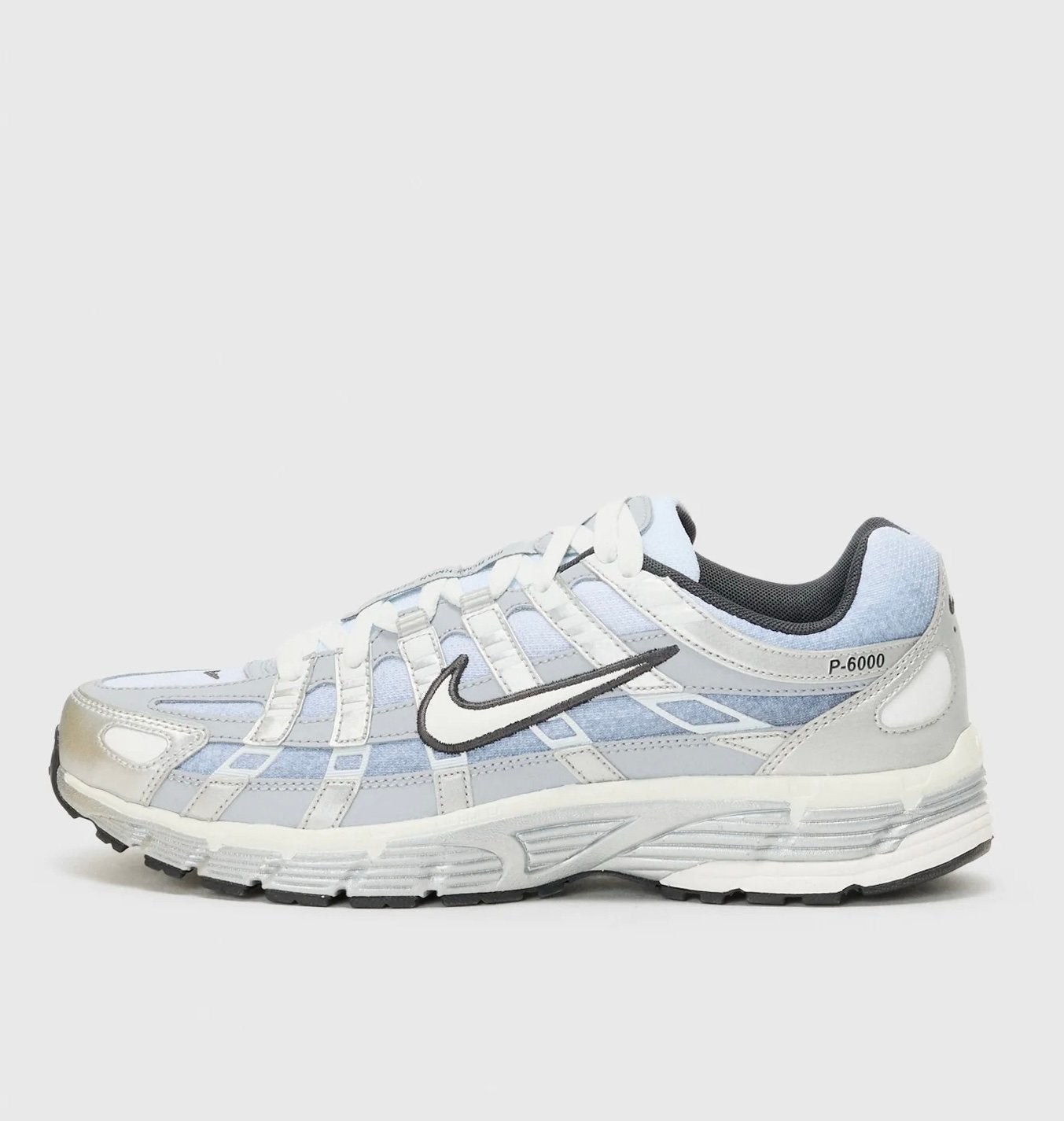 Nike P-6000 ‘Metallic Silver Summit Wolf Grey’ - maat 42, Product.Safety.ENEA@nike.com, Overige kleuren, Nike, Nieuw