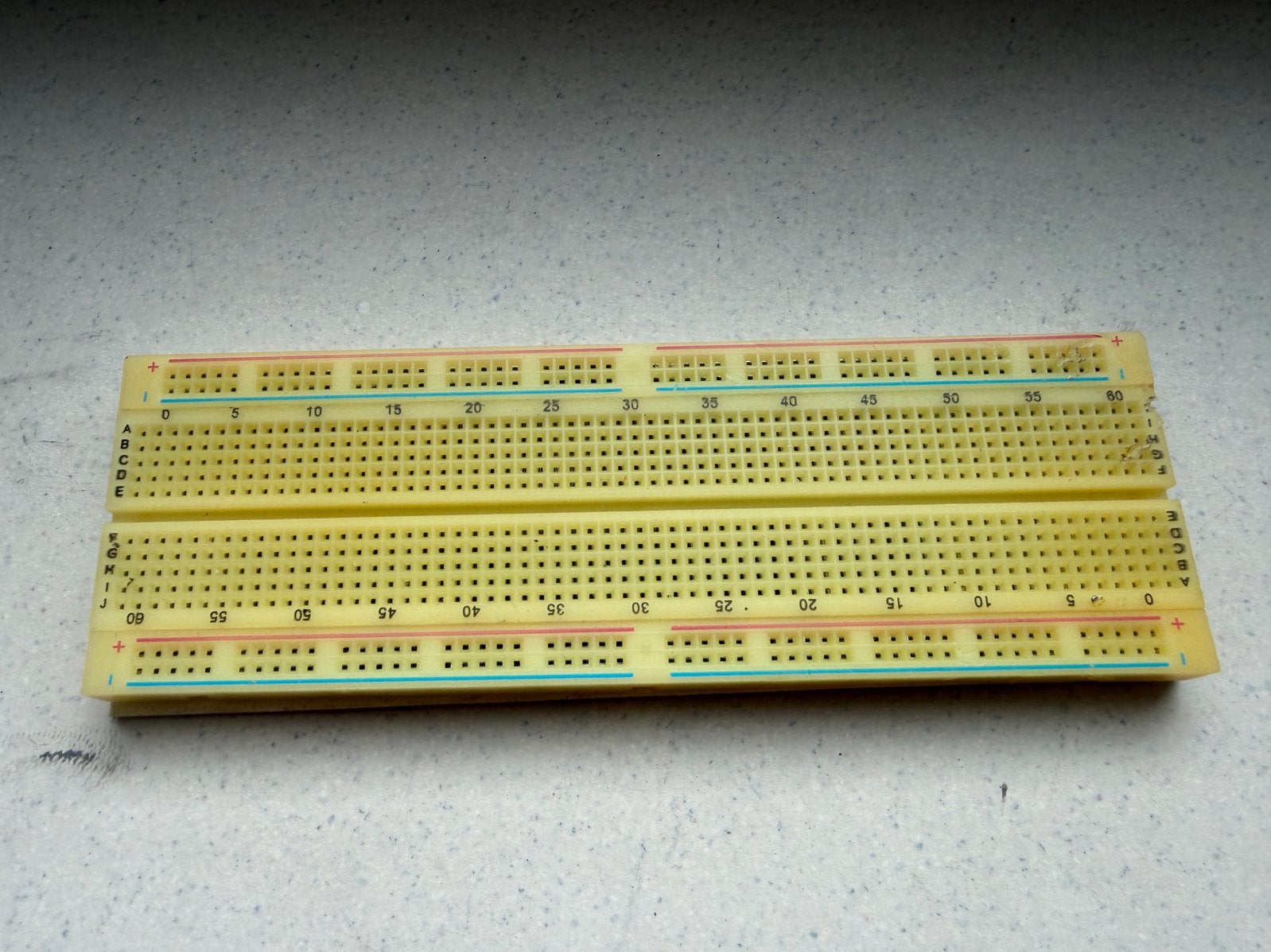 Breadboard 830 punten - Ideaal voor elektronica projecten, Ophalen of Verzenden, Gebruikt