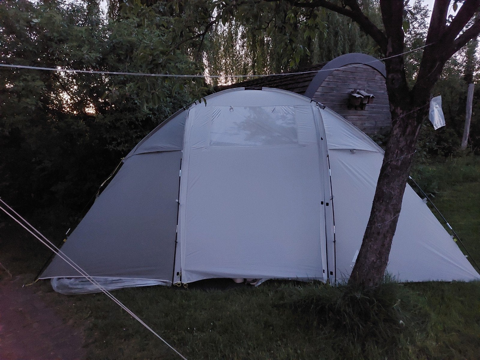 Grote McKinley 4 persoons vis à vis tent, Caravans en Kamperen, Tenten, Ophalen, Zo goed als nieuw, Tot en met 4